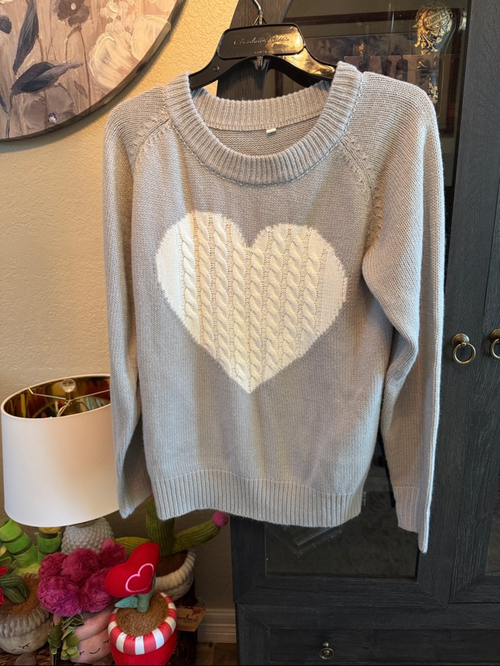 Source Unknown Gray Crewneck Sweater with Cream Heart